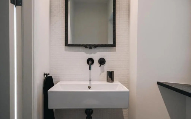 Luxury Apartment with a balcony lake Lago Maggiore