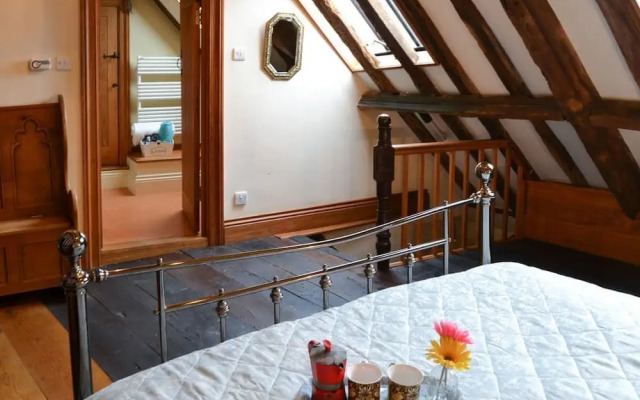 Captivating Tudor 2 Bedroom Apartment in Ipswich