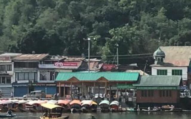 Humayun Palace Houseboat