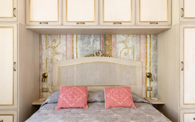 Ca' Cappello Venice Apartment 1 with Canal View