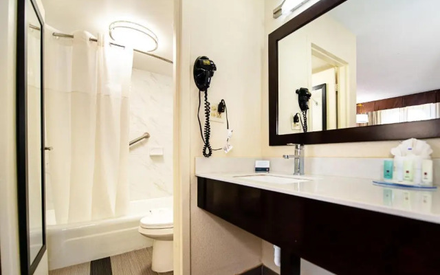 Rodeway Inn & Suites