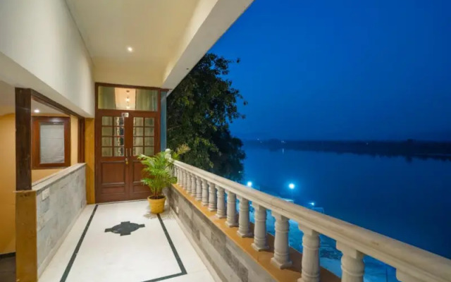Hotel Narmada River View