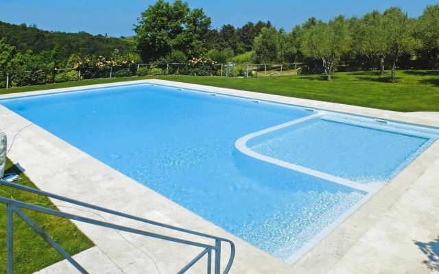 Apartment in Tuscany With Pool & Golf Access