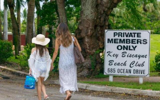 Beach Haus Key Biscayne Contemporary Apartments
