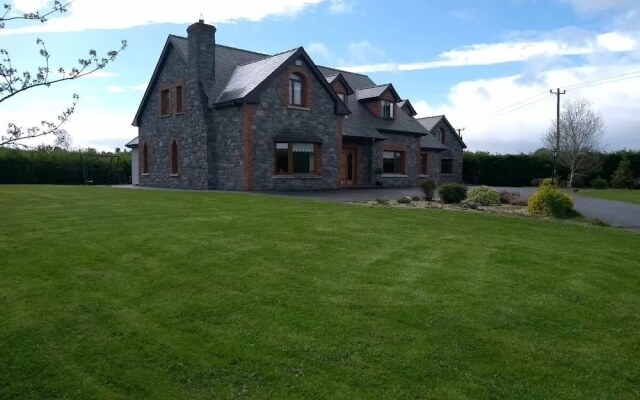 Carraig House, Cozy Countryside Apartment