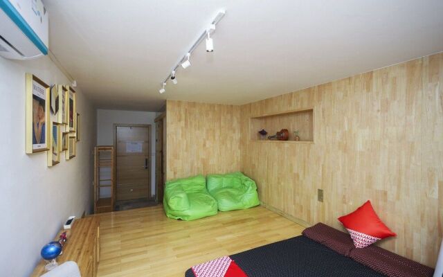 Phoenix Egg Youth Hostel