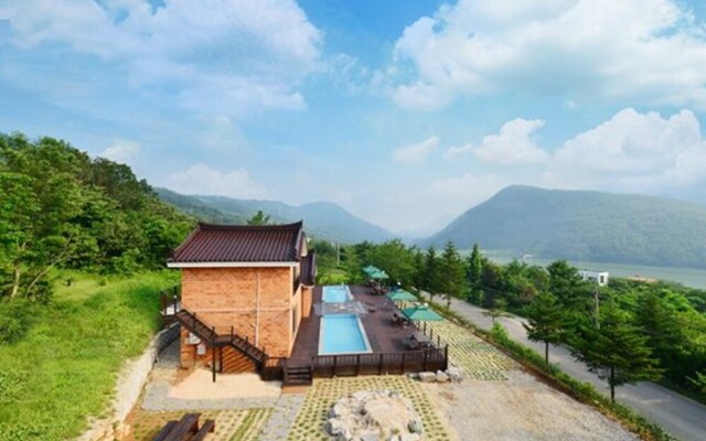Sancheong Skylight Lake Pension