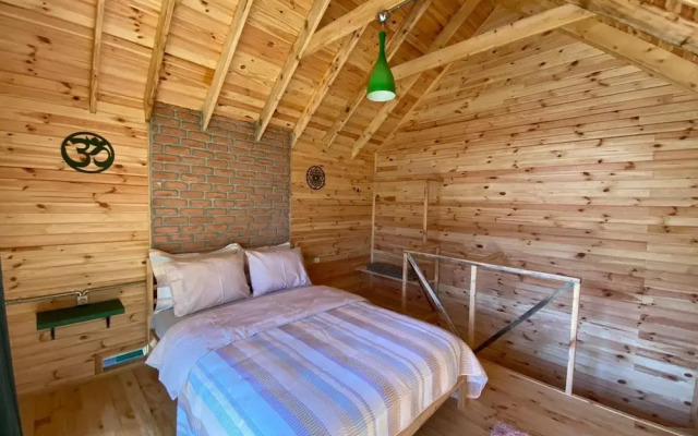 Secluded Wooden House With Jacuzzi in Sapanca