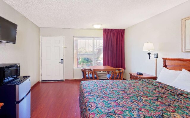 Knights Inn - Palmdale CA