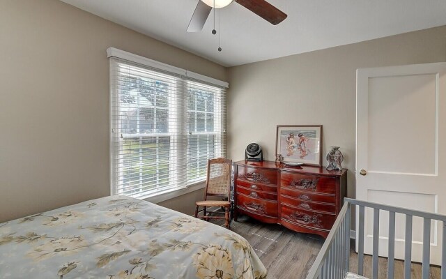 Rockport Blue Crab Bungalow Close to City Attractions by Redawning