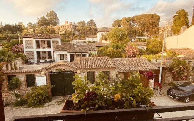 In Ephesus Otel and Art Galery