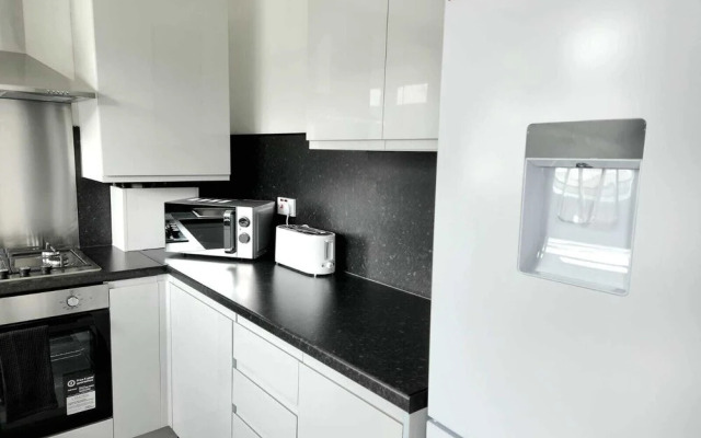 Quirky Home Quiet Neighbourhood