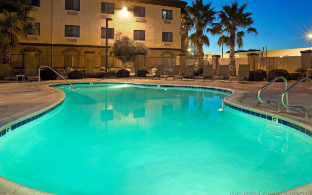 Holiday Inn Express Hotel & Suites Barstow-Outlet Center by IHG