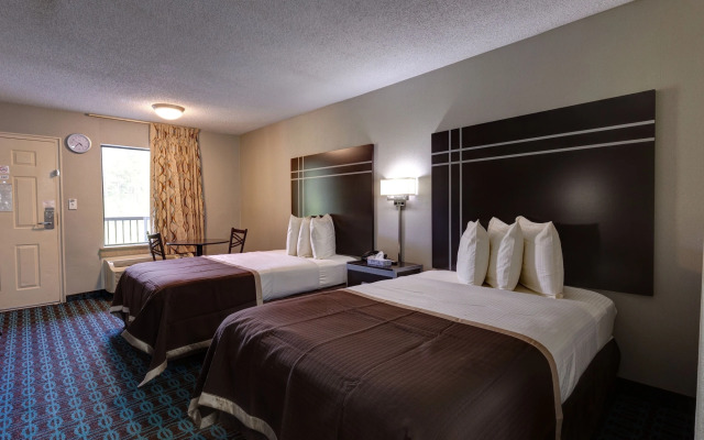 Deluxe Inn Fayetteville - I-95 Exit 49