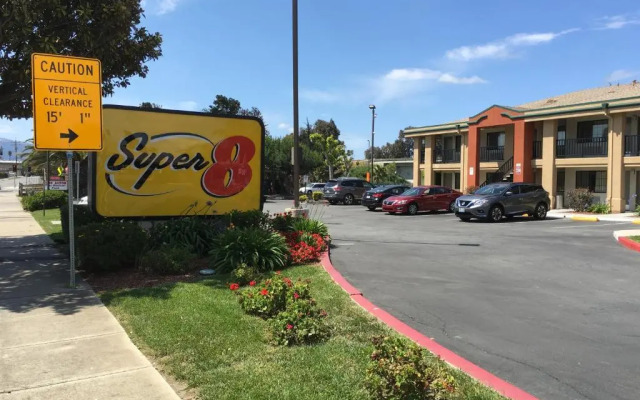 Super 8 Salinas