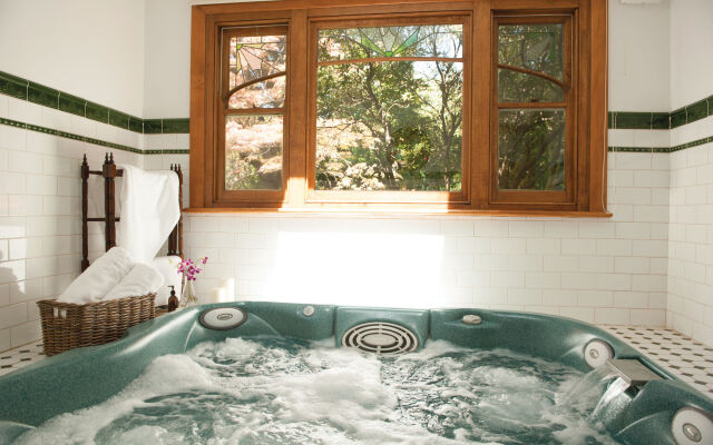Woolrich Historic Garden Cottage