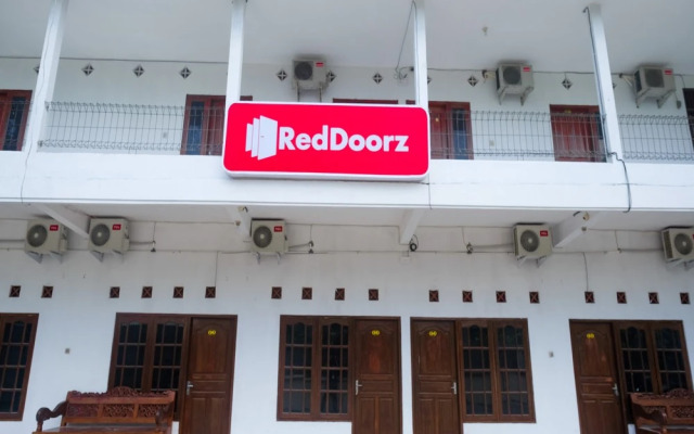 RedDoorz near Plaza Ambarrukmo Yogyakarta