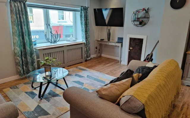 NEW Fabulous 2BD Maisonette Dunfermline, Fife
