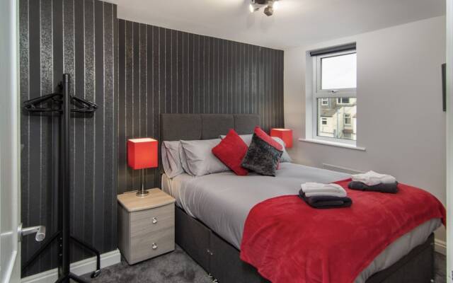 2 Bedrooms Sleeps 6 Near Top Blackpool Attractions