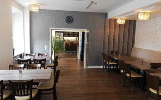 Caesaro Hotel & Pizzeria