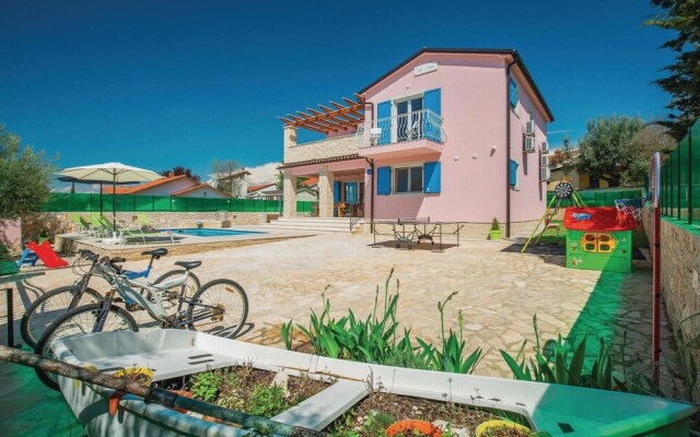 Nice Home in Vodnjan with Hot Tub, WiFi & 4 Bedrooms