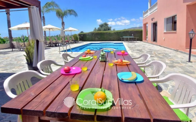 Family Villa Short Walk To Coral Bay Strip 5 Min and Pub, Shops etc