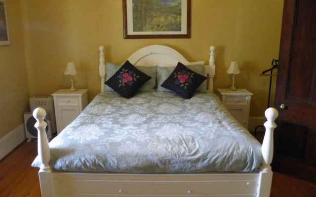 Pacific Heights Holiday Apartments & Munn's Tower House