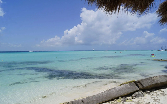 Chichis and Charlies Beachfront
