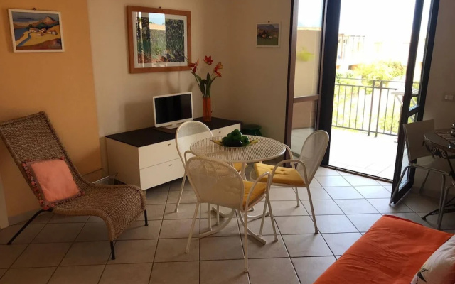 Orange Apartment 100 Meters From The Sea