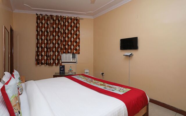 OYO Flagship 10282 Hotel Rishi