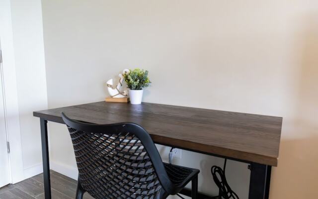 Anchor Bay Inn and Suites