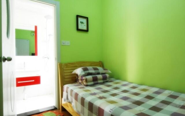 Lingyin Tangchao Hostel