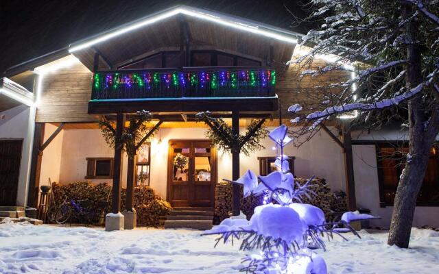 Gostevoy Dvor Dvenadtsat Mesyatsev