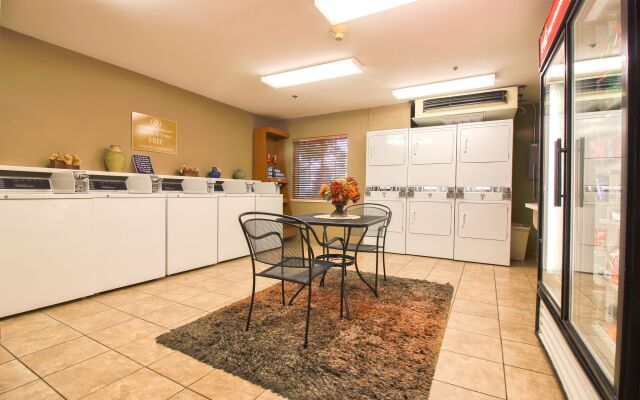 Sonesta Simply Suites  St Louis Earth City