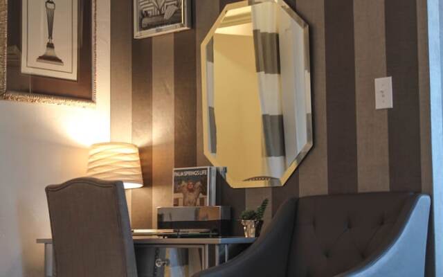 Posh Palm Springs Inn