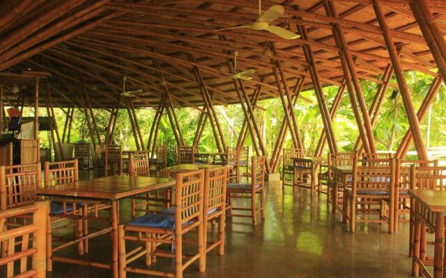 Hanchey Bamboo Resort