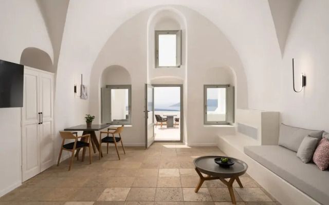 Adamis Majesty Suites