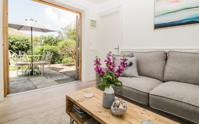 2 Garden Apartment
