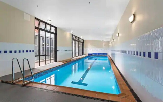 Stunning Sky Tower View Studio Pool And Gym!
