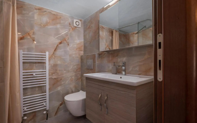 Kosmos Service Apartment City Center 2 With Parking