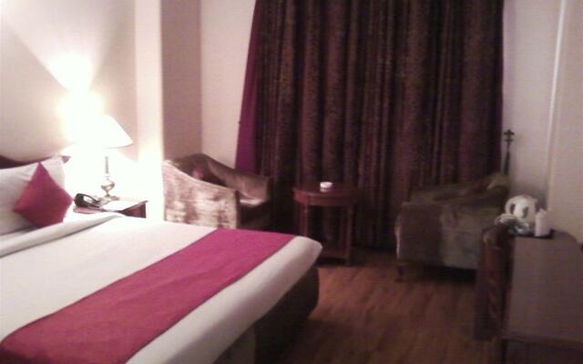 Oyo 3865 Hotel Corporate Park