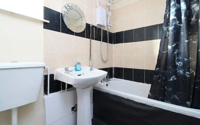 Room 4 Mayflower road guest house