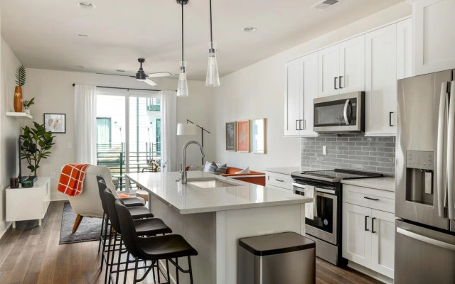 Cheerful Townhome With Garage EAV Local
