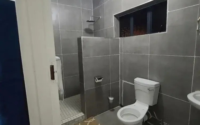 Luxurious 6 bed 6 Baths in Sunridge - 2299