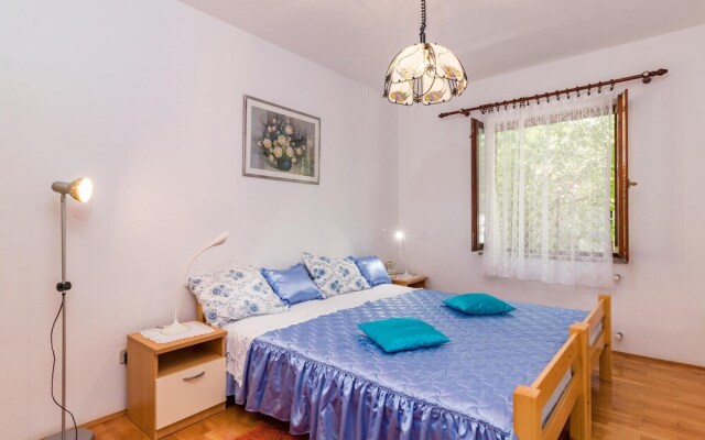 Nice Apartment in Valbandon With Wifi and 2 Bedrooms