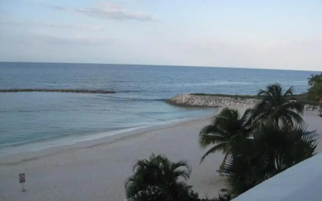 Luxury 1-bed Apartment in Montego Bay