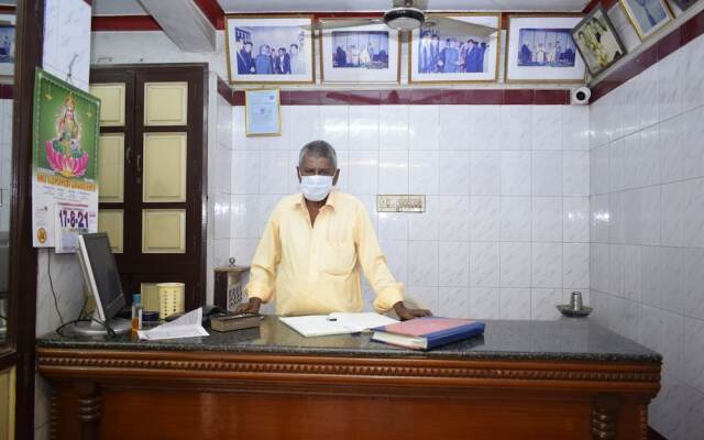 Parisha Residency - Temple Side Hotel