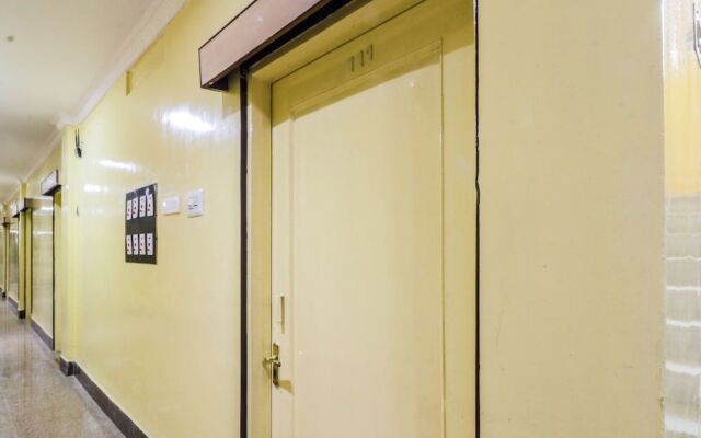 OYO 38200 Hotel Goutam Vihar
