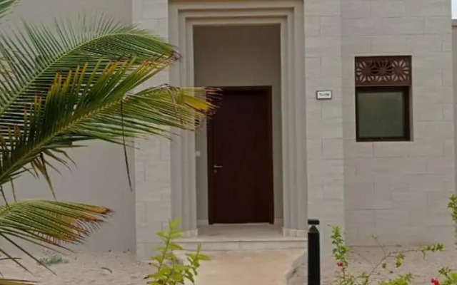 Peaceful 2-bedroom Pool Escape