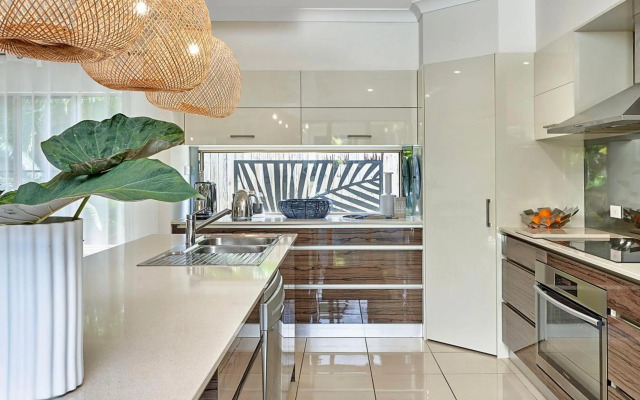 Escapades @ Palm Cove